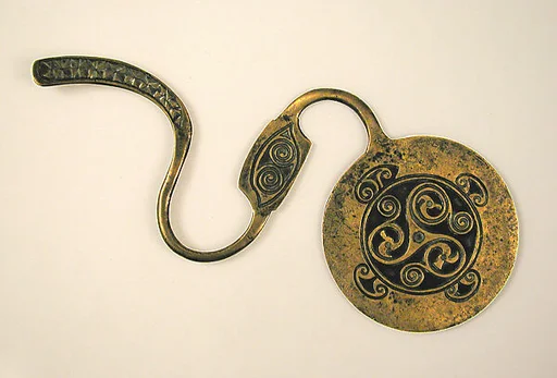 Spectacle Brooch