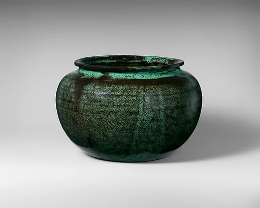 Low vase