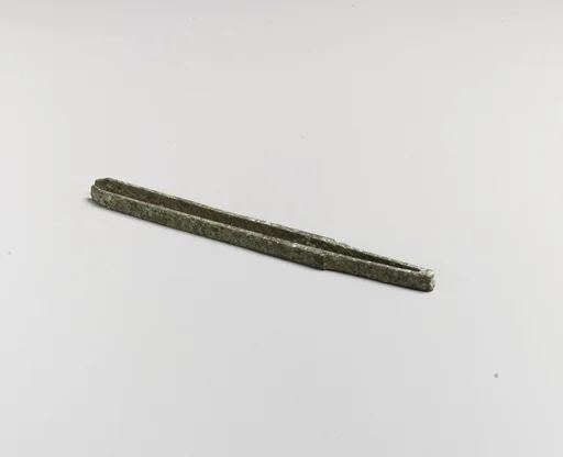 Tweezers