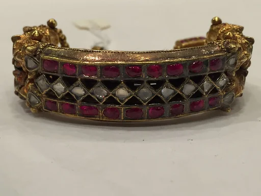 Bracelet with Lion Hinges