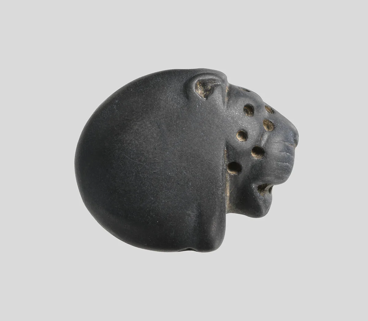 Seal amulet in the form of a lion's head — Unknown