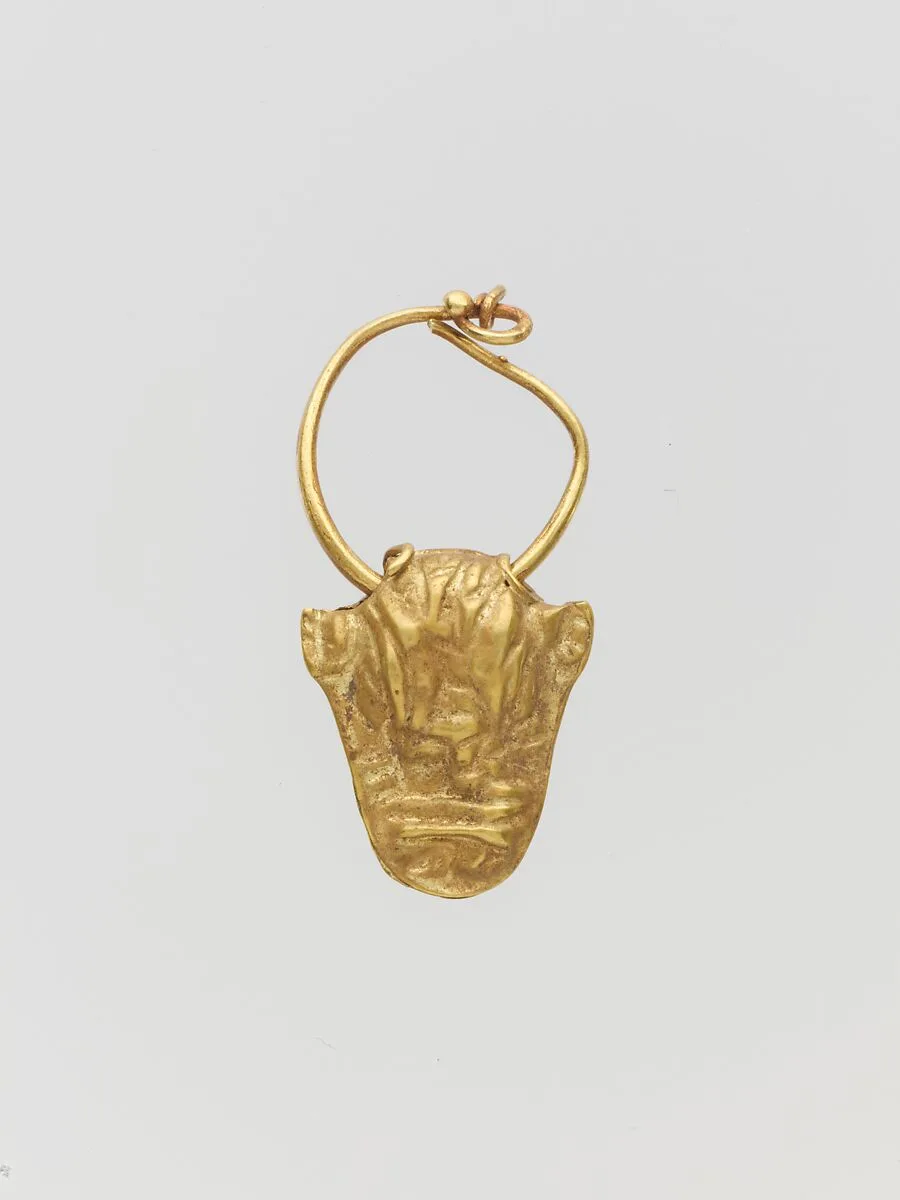 Gold pendant in the form of a bull's head — Unknown