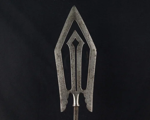 Arrowhead (<i>Yanone</i>)