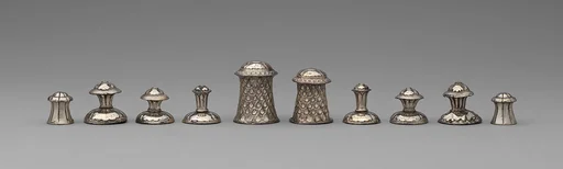 Chessmen (32)