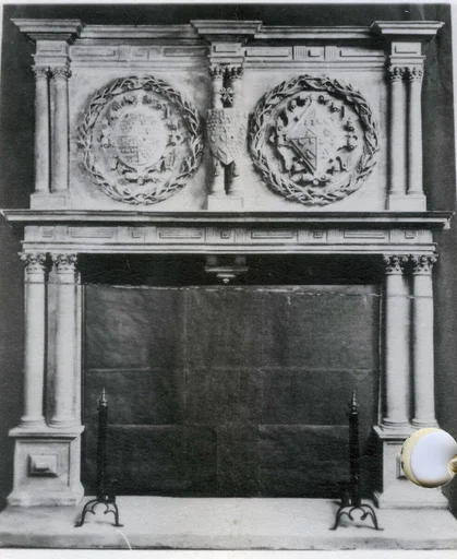Chimneypiece