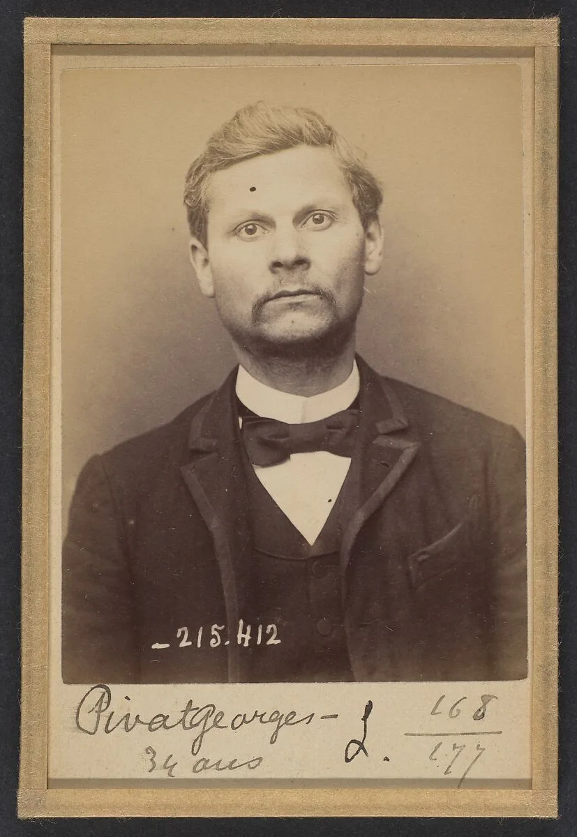 Pivat. Georges, Léopold. 34 ans, né à Vauxcié (Aisne). Tailleur d'habits. Anarchiste. 9/3/94. — Alphonse Bertillon