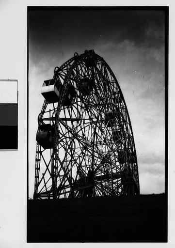 ["Wonder Wheel" Ride, Coney Island, New York]