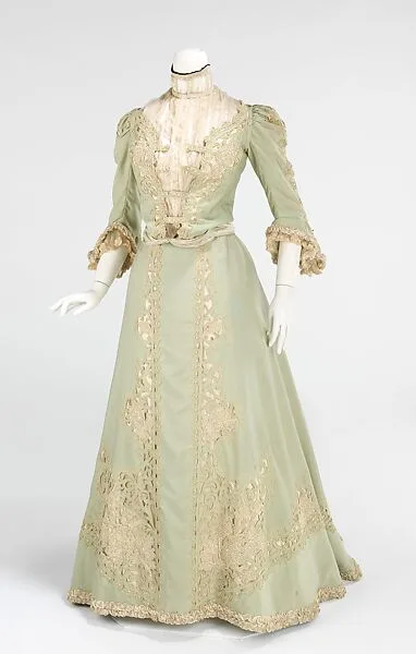 Promenade dress — Unknown