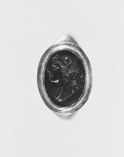 Gold ring with a carnelian intaglio