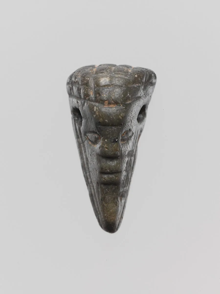 Chlorite pendant in the form of the head of an Assyrian — Unknown