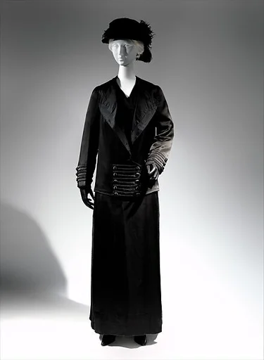 Walking suit