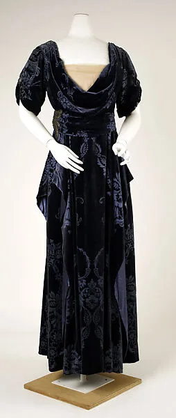 Evening dress — House of Worth