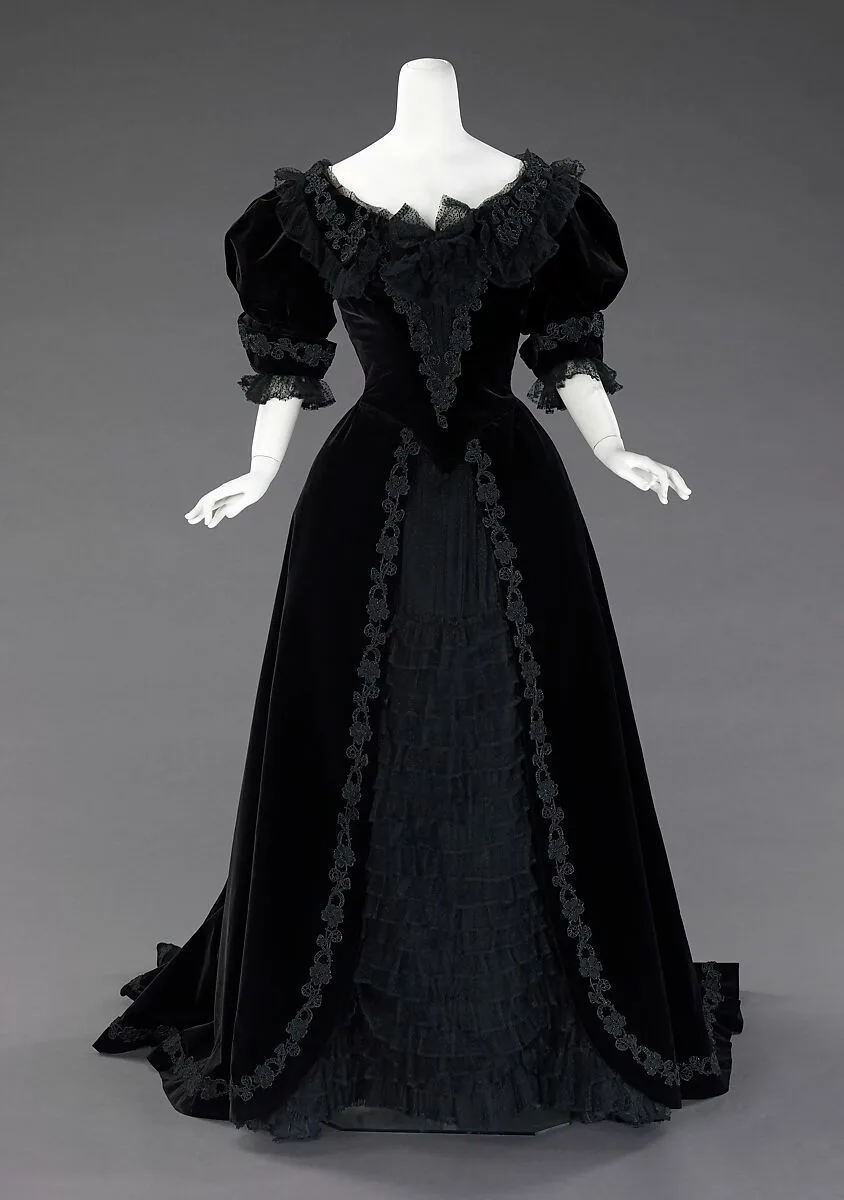 Ball gown — La Religieuse