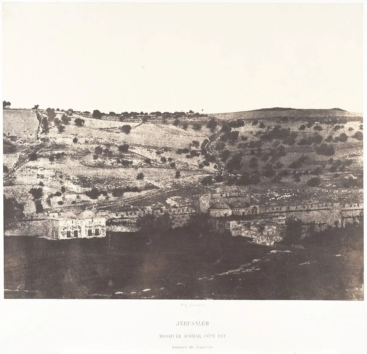 Jérusalem, Mosquée d'Omar, côté est, Intérieur de l'enceinte, 1 — Auguste Salzmann|Imprimerie photographique de Blanquart-Évrard, à Lille