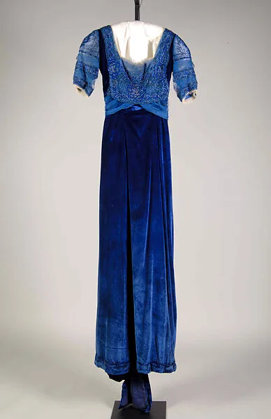 Evening dress — Unknown