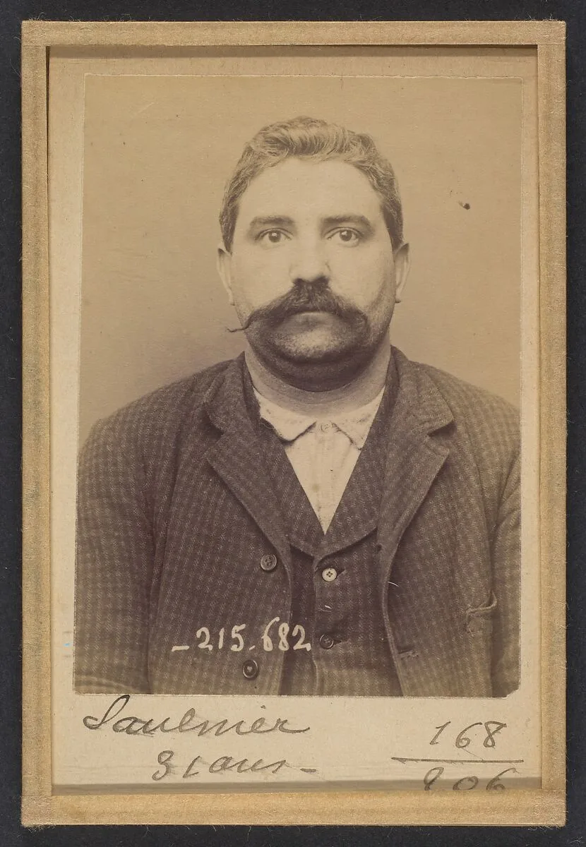 Savard. Henri-Auguste. 29 ans, né le 7/5/65 à Paris XXe. Ciseleur. Anarchiste. 2/7/94. — Alphonse Bertillon
