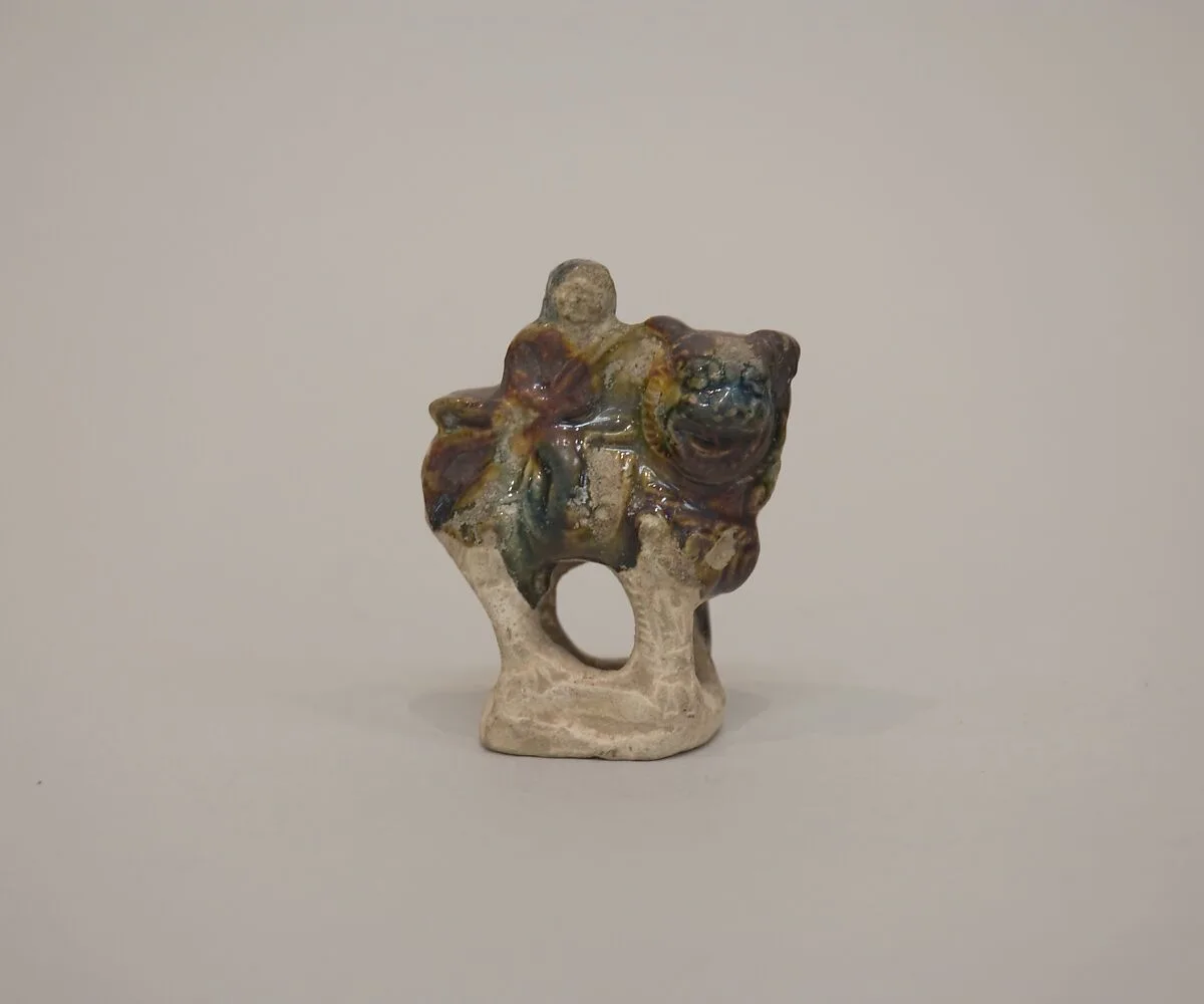 唐 三彩陶騎馬俑|Minature figure of a lion and rider — Unknown