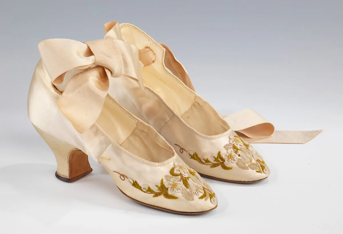 Evening shoes — Unknown