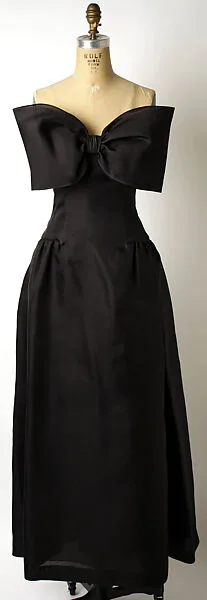 Evening dress — Oscar de la Renta|Oscar de la Renta, LLC.