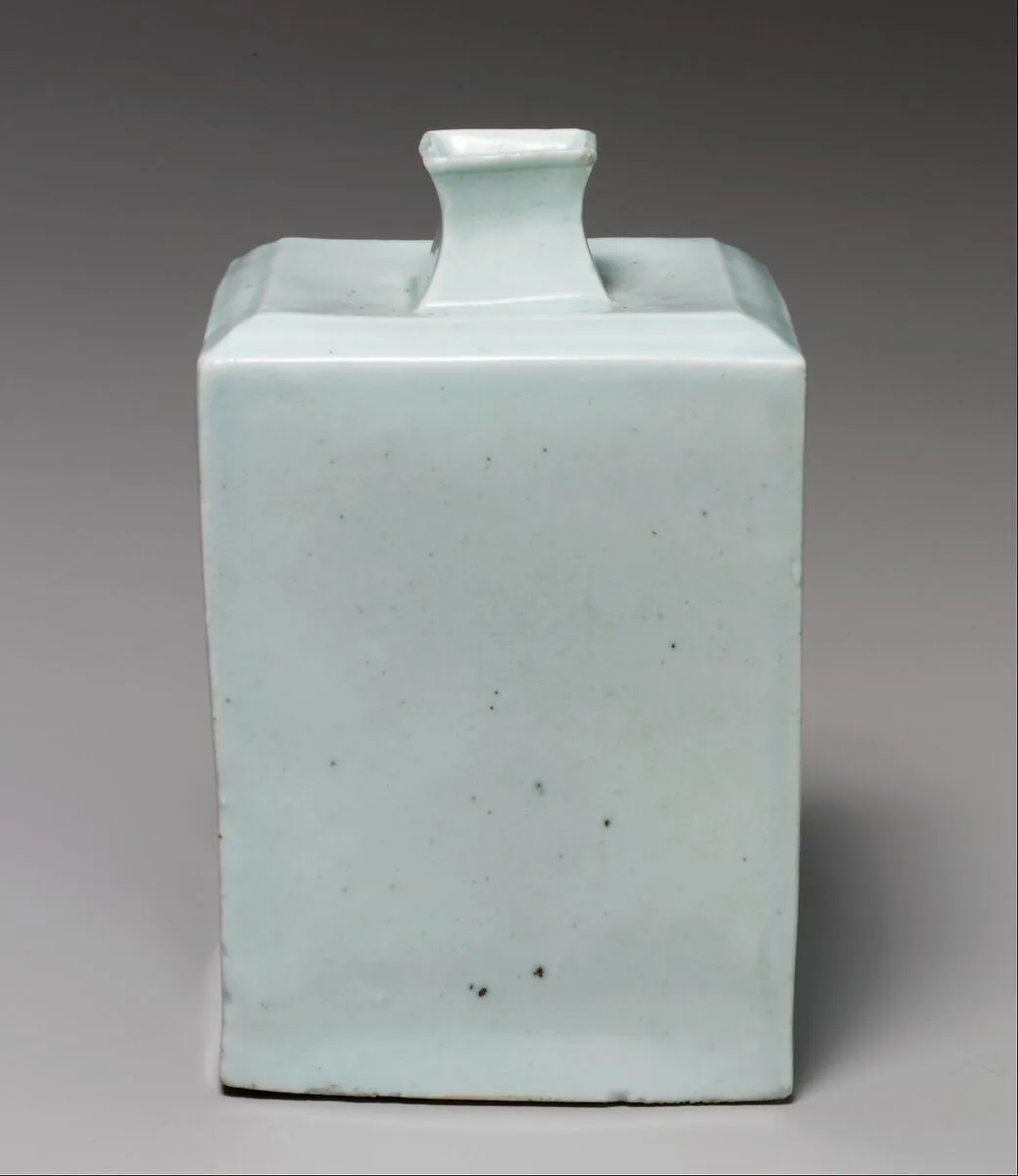 백자 사각형 병 조선|白磁四角形甁 朝鮮|Square bottle — Unknown