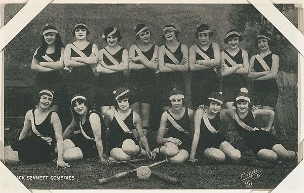 Bathing beauties posed as baseball team from Mack Sennett Comedies Arcade series (W423) — Unknown