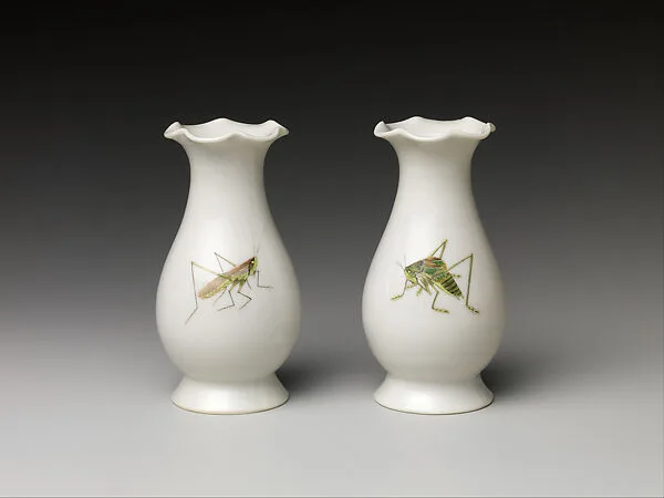 近代 景德鎮窯粉彩蟈蟈紋花口瓶一對|Pair of vases with crickets — Unknown