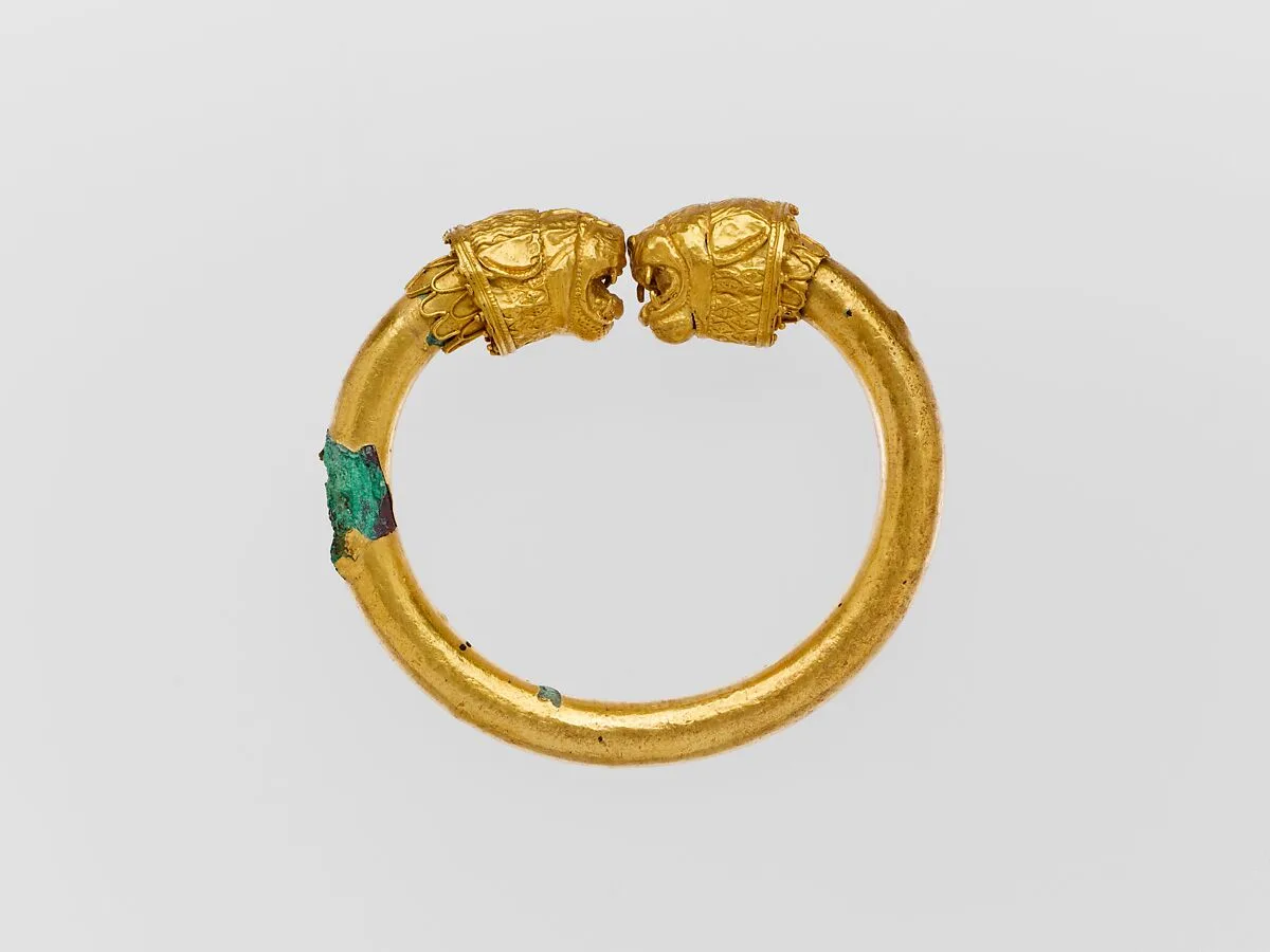 Gold and copper alloy bracelet with lion-head finials — Unknown