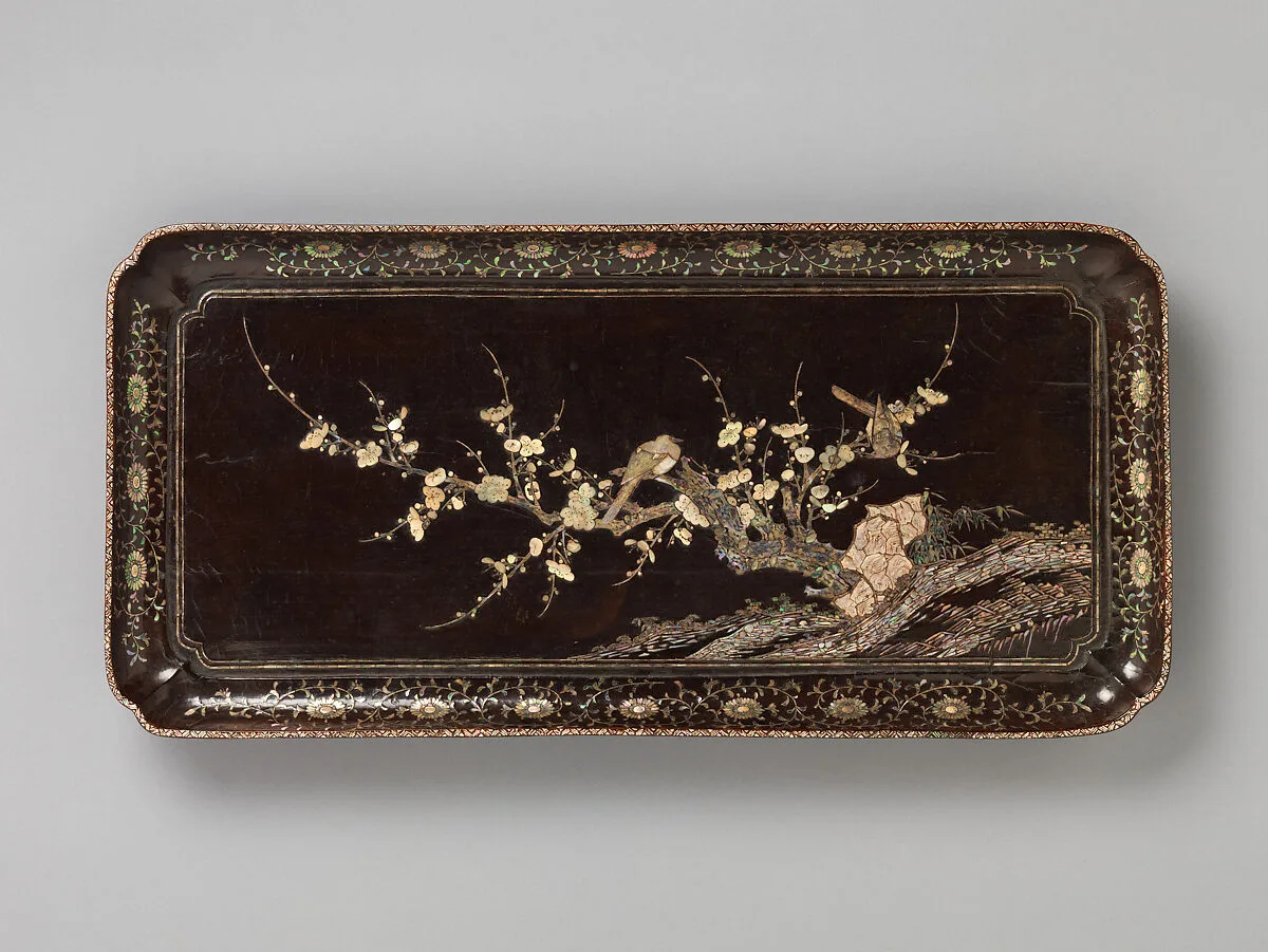 元末明初 黑漆嵌螺鈿梅鵲紋長方盤|Rectangular tray with flowering plums and birds — Unknown