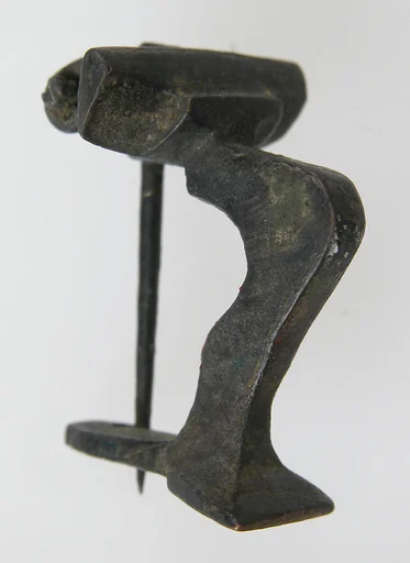 Knee Brooch