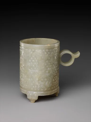 明末清初 玉雕卮杯|Archaic-style cup with ring handle
