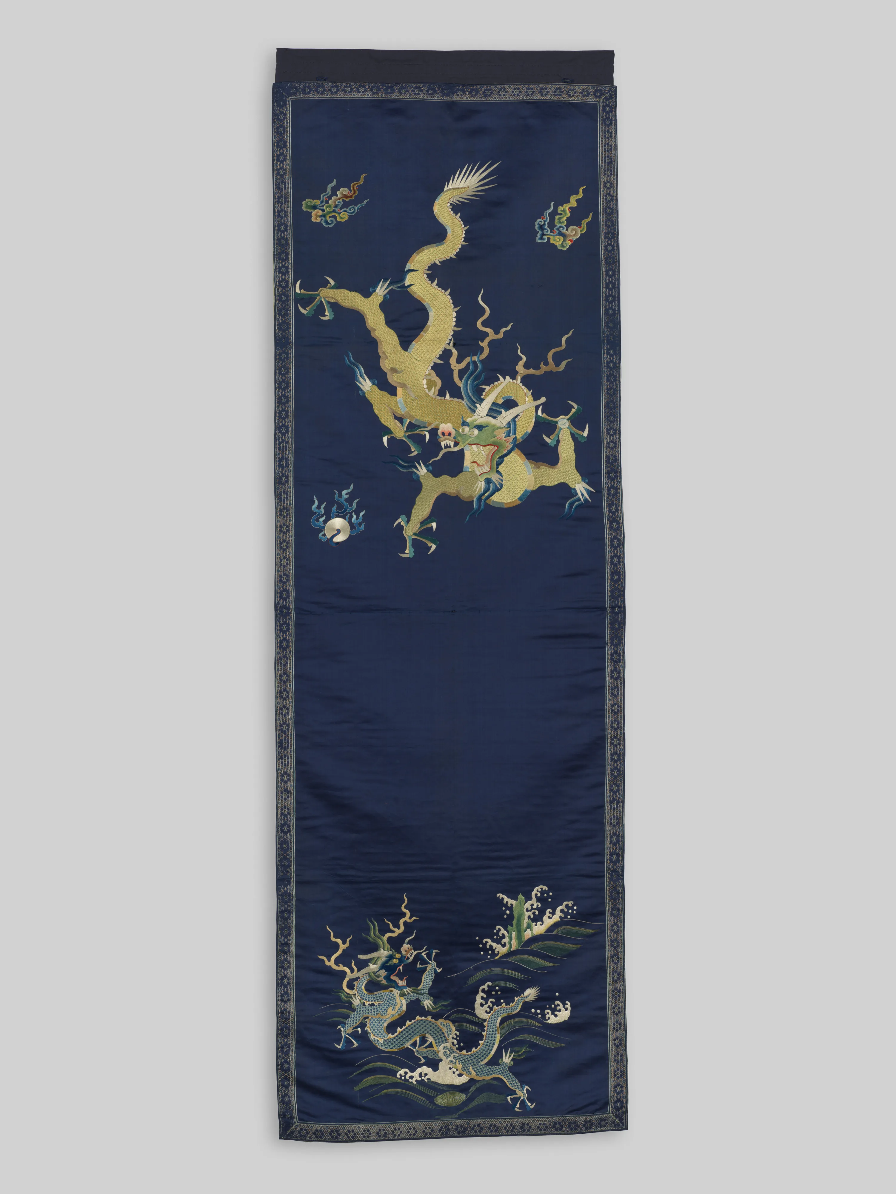 明晚期 刺繡雙龍圖椅墊|Chair Strip with Dragons — Unknown