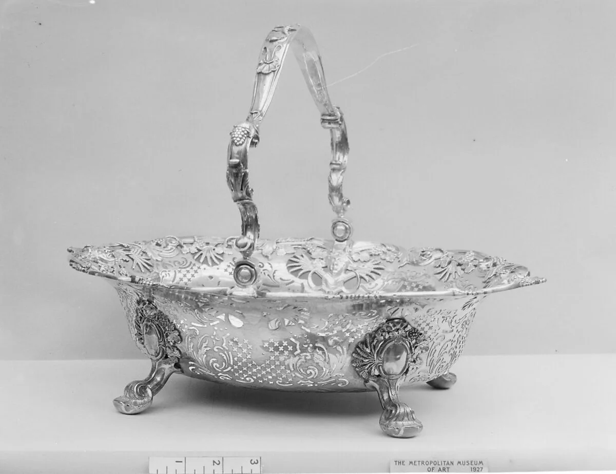 Cake basket — William Cripps