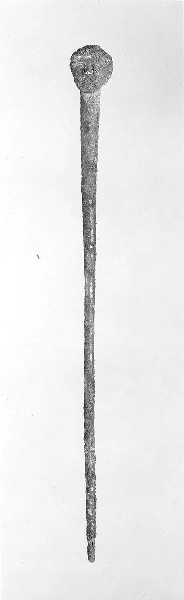 Pin terminating in a male head — Unknown