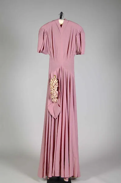 Evening dress — Mme. Eta Hentz