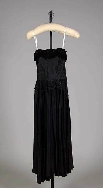 Evening dress — Unknown