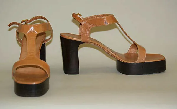 Sandals — Bloomingdale Brothers Inc.