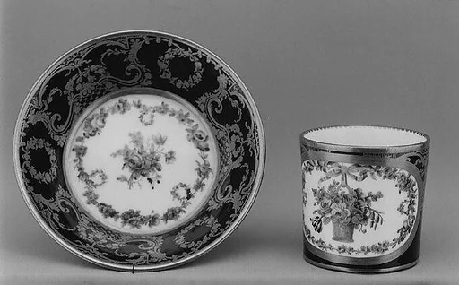 Cup and saucer (gobelet litron et soucoupe)