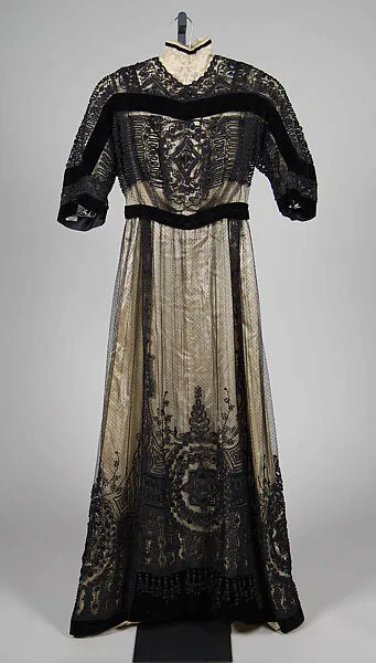 Dinner dress — Unknown