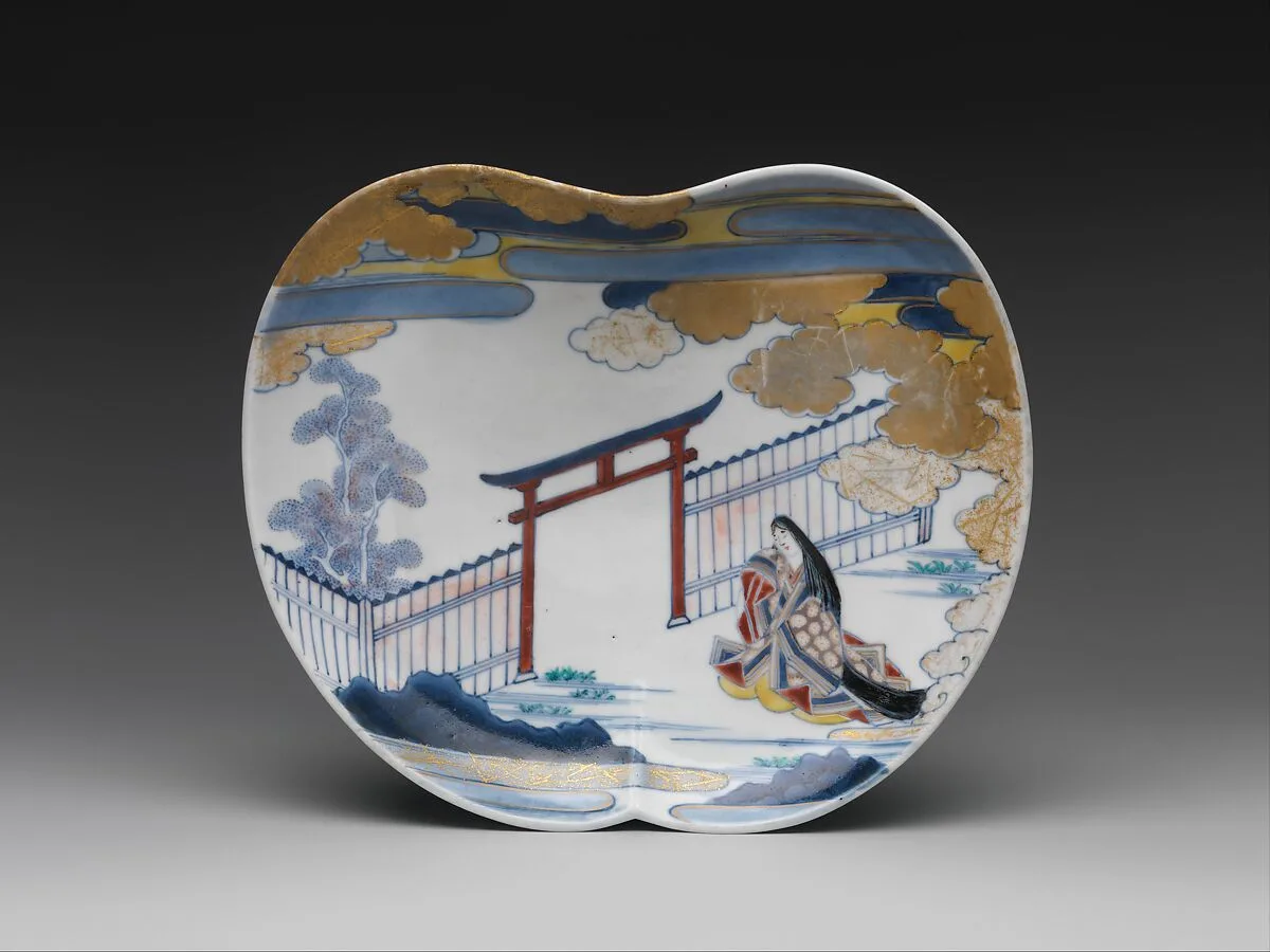 染錦女官図小皿|Dish with Design of Court Lady by the Gate of a Shinto Shrine — Unknown
