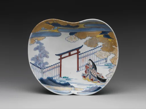 染錦女官図小皿|Dish with Design of Court Lady by the Gate of a Shinto Shrine