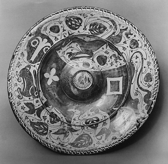 Dish with a bull, a greyhound, and a hare — Unknown