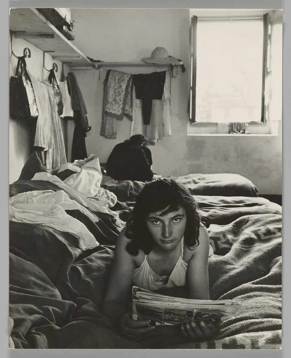 Mondina che legge — Alfredo Camisa