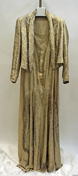 Court presentation ensemble — Edward Molyneux