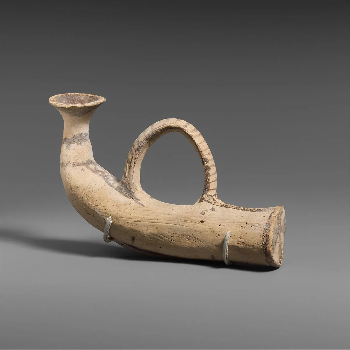 Terracotta vase in the shape of a horn — Unknown