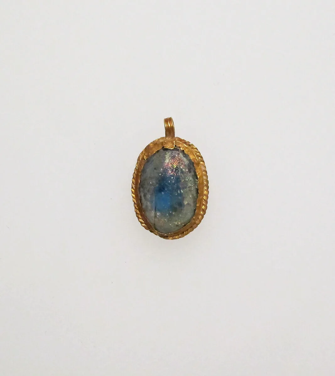 Gold and glass pendant — Unknown