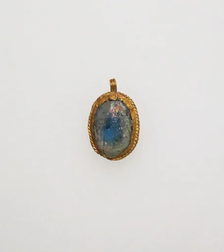 Gold and glass pendant