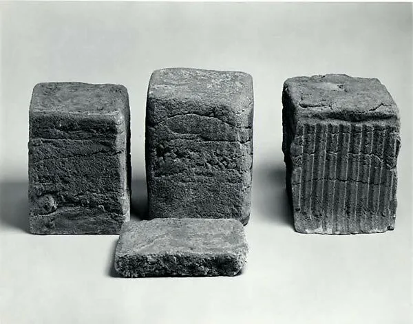 Wall Column — Beverly Buchanan
