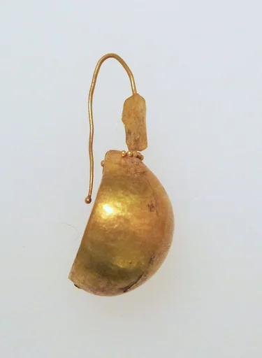 Earring-hook type with discs of thin foil
