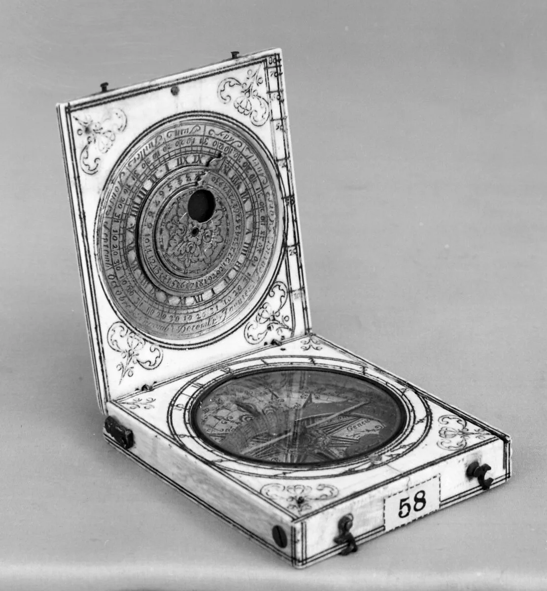 Portable diptych sundial — Charles Bloud