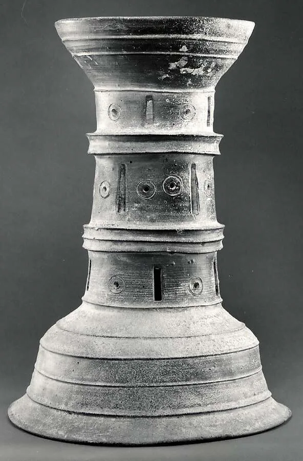 그릇 받침 삼국 가야|器臺 三國 伽倻|Tall perforated stand — Unknown